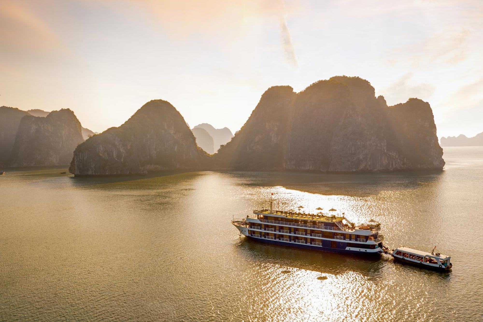 Halong Dragon Bay Cruise Hotel Ha Long Bagian luar foto
