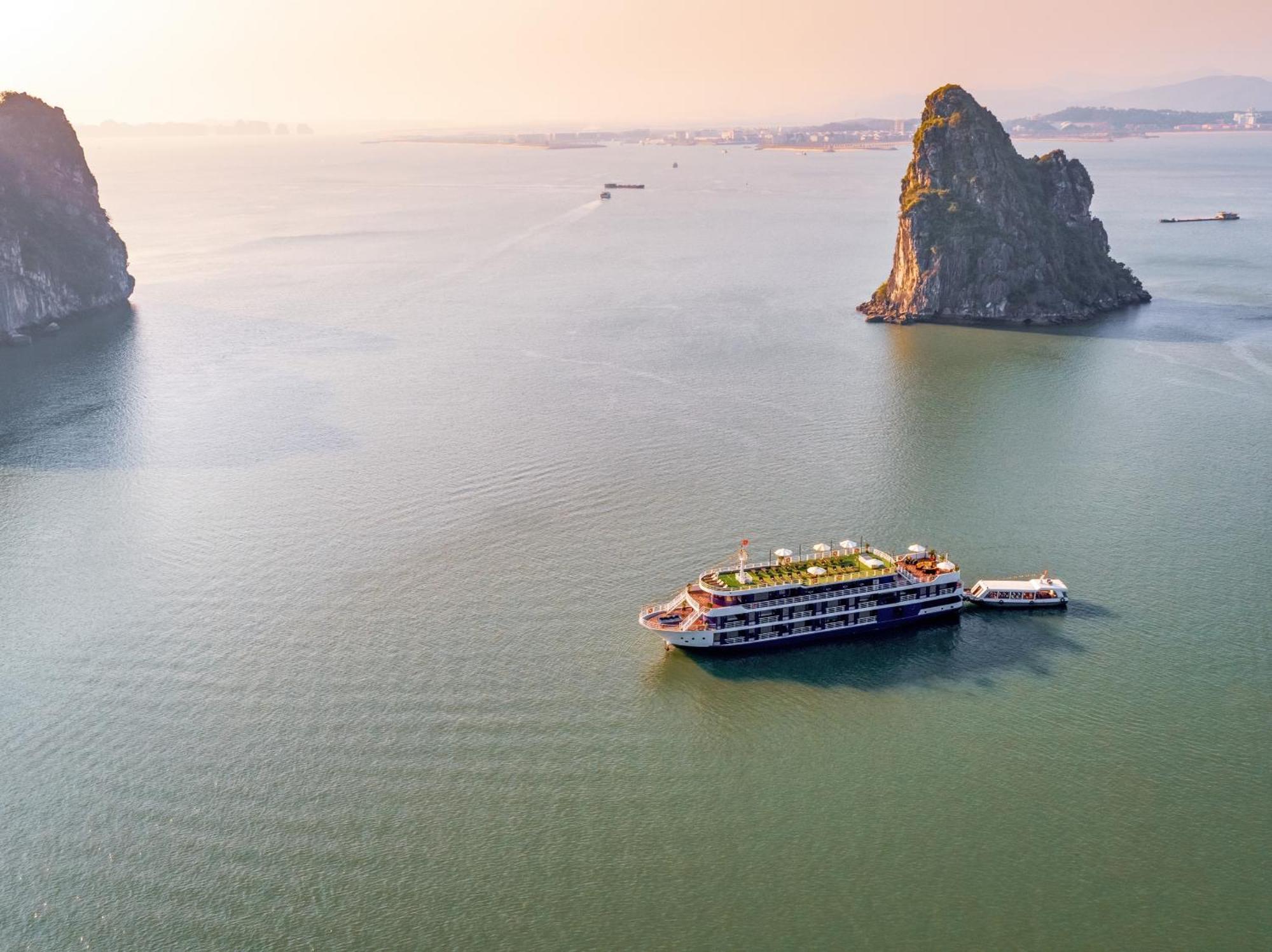 Halong Dragon Bay Cruise Hotel Ha Long Bagian luar foto